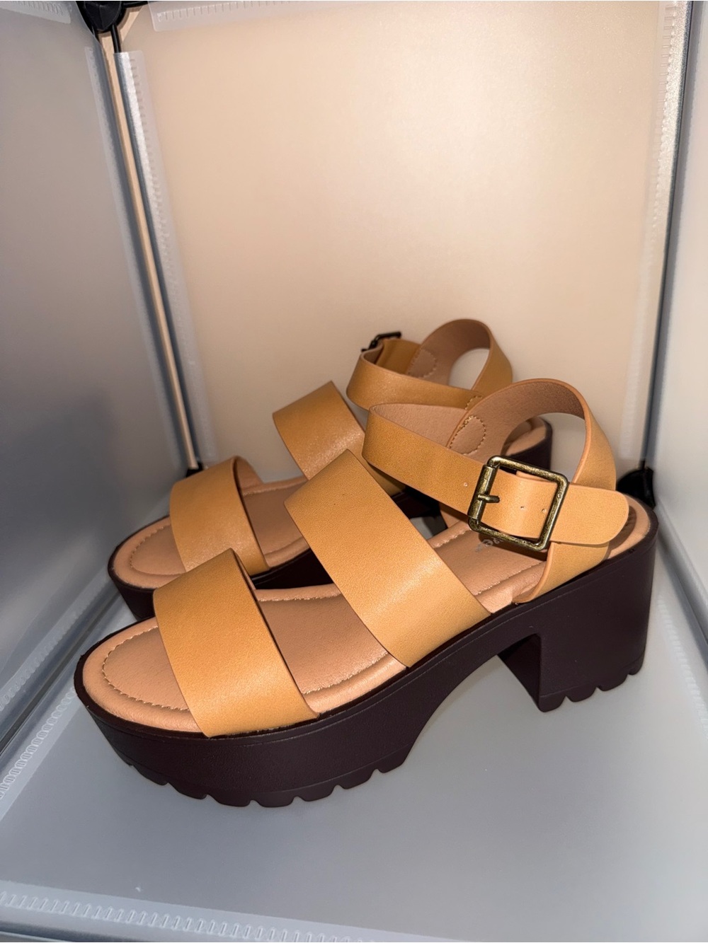 Forever Link Women’s Tan Strappy Buckle Platform Block Heel Sandals Size 6 New
